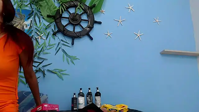 skinnyverus18 online show from June 10, 1:54 pm