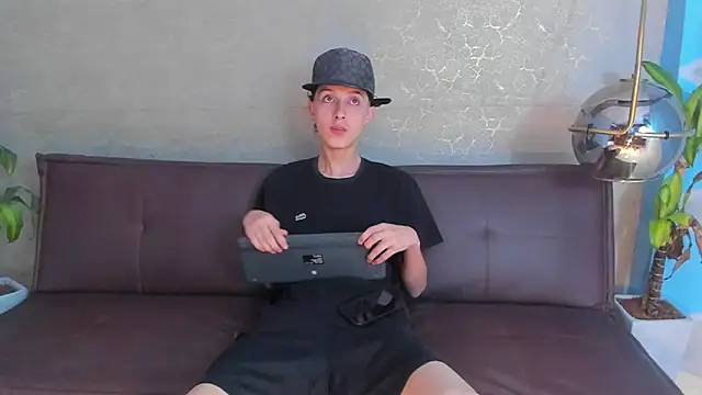 ArthurCox online show from October 27, 5:28 pm