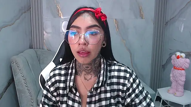 Snapshot of Ashley_Blum_v chatting on September 13, 12:38 pm Ashley Blum v online show from September 13, 12:38 pm