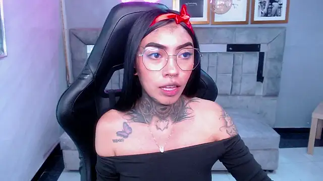 Snapshot of Ashley_Blum_v chatting on September 17, 7:37 pm Ashley Blum v online show from September 17, 7:37 pm