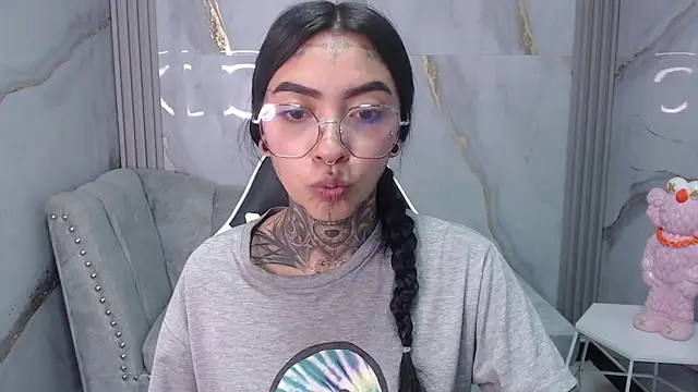 Snapshot of Ashley_Blum_v chatting on September 24, 7:50 pm Ashley Blum v online show from September 24, 7:50 pm