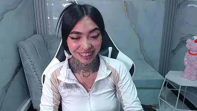 Snapshot of Ashley_Blum_v chatting on October 1, 1:11 am Ashley Blum v online show from October 1, 1:11 am