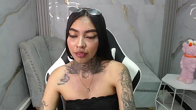 Snapshot of Ashley_Blum_v chatting on October 2, 8:05 pm Ashley Blum v online show from October 2, 8:05 pm