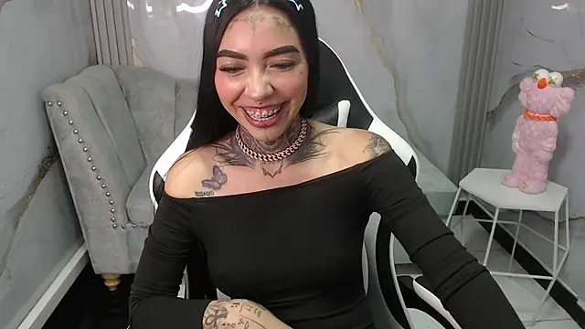 Snapshot of Ashley_Blum_v chatting on October 3, 7:55 pm Ashley Blum v online show from October 3, 7:55 pm