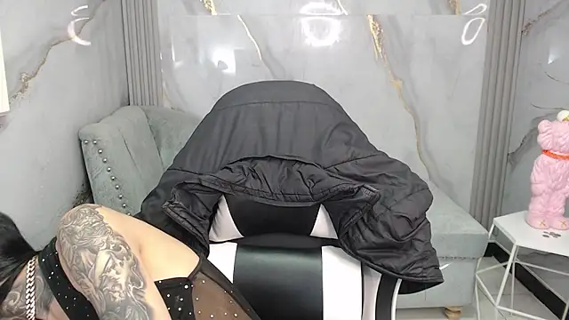 Ashley Blum v online show from December 5, 8:05 pm