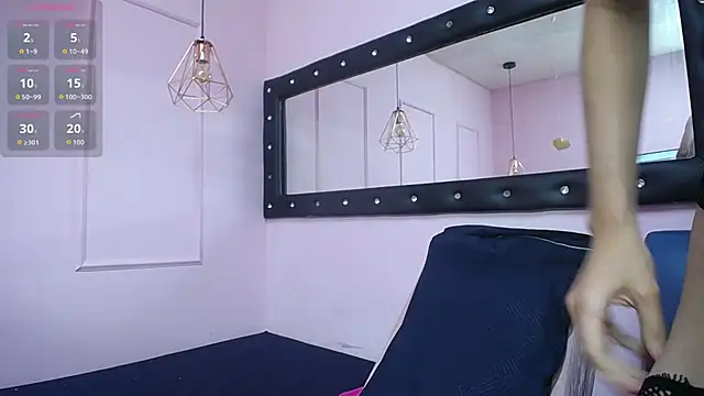 Snapshot of danna7cute chatting on July 4, 9:43 pm danna7cute online show from July 4, 9:43 pm