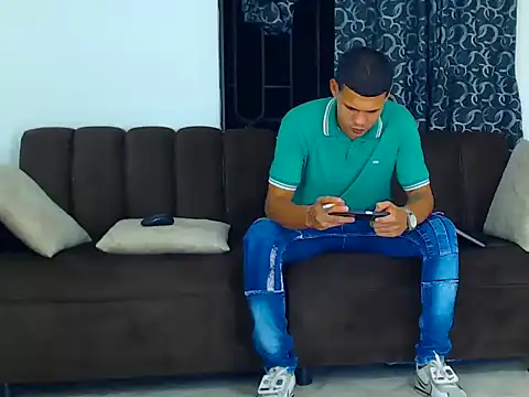 Snapshot of jefferson_exotic21 chatting on November 30, 6:50 am jefferson exotic21 online show from November 30, 6:50 am