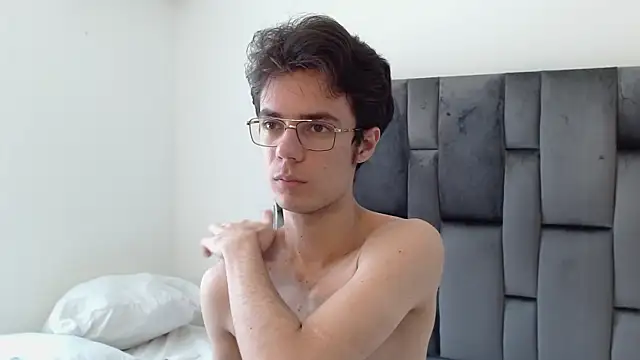 VIKTORNOIR online show from October 2, 3:41 pm