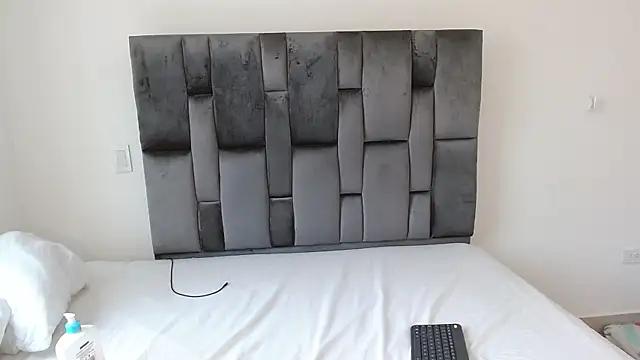 VIKTORNOIR online show from October 8, 1:31 pm