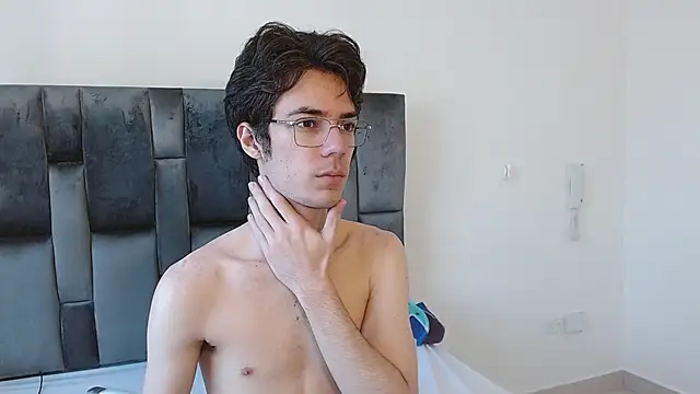 VIKTORNOIR online show from October 21, 1:34 pm