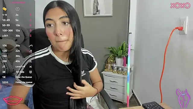 Allison 19   online show from November 25, 4:01 am