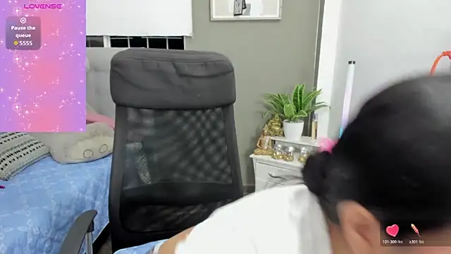 Allison 19   online show from December 15, 2:27 am