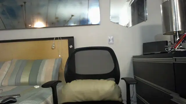 Snapshot of Mirianzapata_1 chatting on February 28, 2:12 am Mirianzapata 1 online show from February 28, 2:12 am