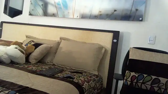 Snapshot of Mirianzapata_1 chatting on May 16, 3:03 am Mirianzapata 1 online show from May 16, 3:03 am
