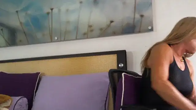 Snapshot of Mirianzapata_1 chatting on May 28, 10:18 pm Mirianzapata 1 online show from May 28, 10:18 pm