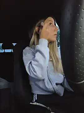 PetiteSecrets online show from November 14, 5:00 pm