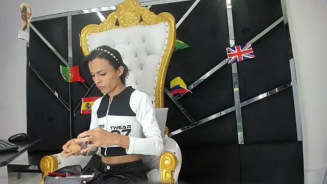 Aisha hotts777 online show from June 17, 7:59 pm