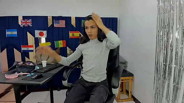 Aisha hotts777 online show from July 2, 7:31 pm