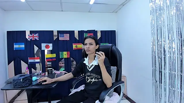 Aisha hotts777 online show from July 6, 8:22 pm