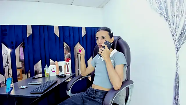 Aisha hotts777 online show from July 28, 7:39 pm