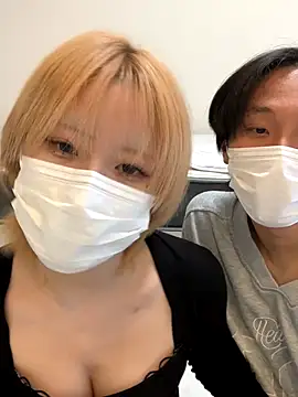 Snapshot of reon_reonreon chatting on December 23, 6:33 am reon reonreon online show from December 23, 6:33 am