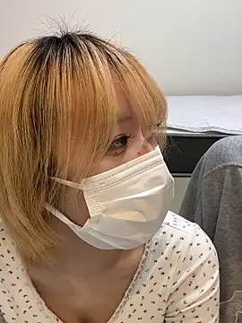 Snapshot of reon_reonreon chatting on February 9, 12:31 pm reon reonreon online show from February 9, 12:31 pm