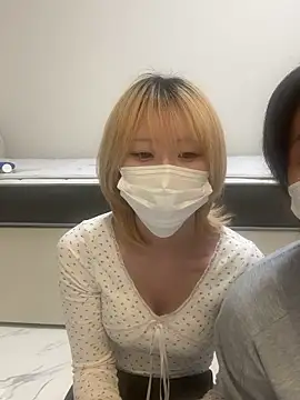 Snapshot of reon_reonreon chatting on February 28, 9:32 am reon reonreon online show from February 28, 9:32 am