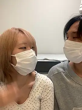 Snapshot of reon_reonreon chatting on April 6, 7:20 am reon reonreon online show from April 6, 7:20 am