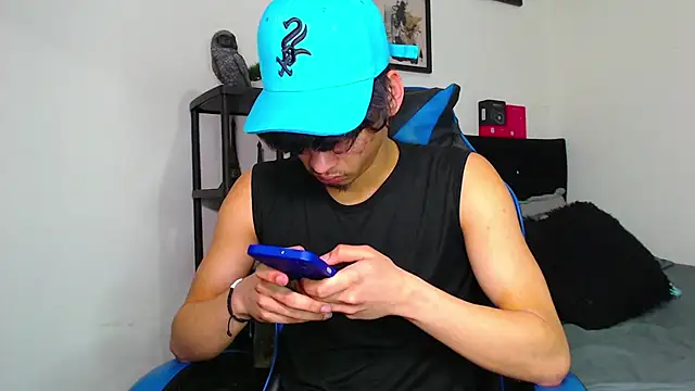 Gael Jones online show from November 27, 2:24 am