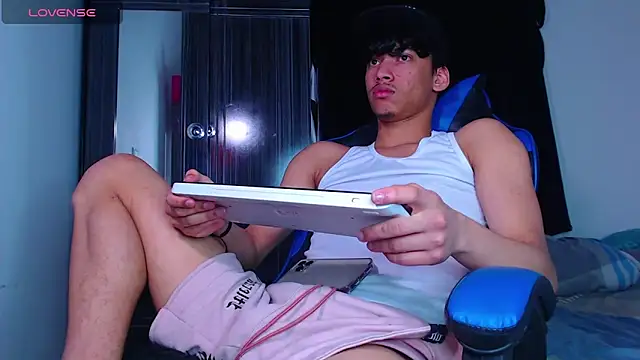 Gael Jones online show from February 10, 8:02 pm