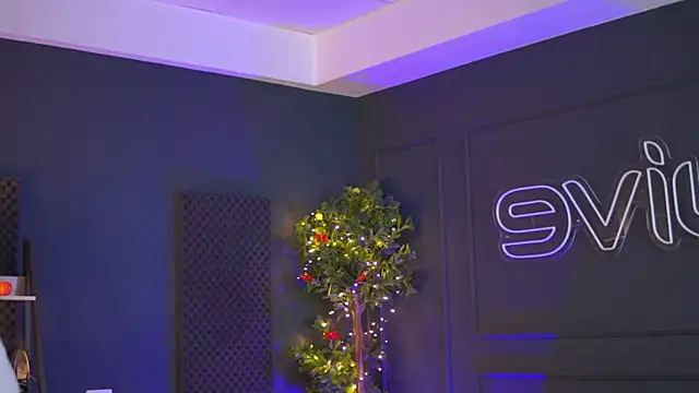 Snapshot of SiennaRuh chatting on January 15, 12:43 pm SiennaRuh online show from January 15, 12:43 pm