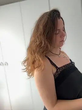 TenderLaGlamor online show from October 16, 11:11 am