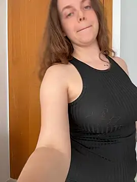 Snapshot of TenderLaGlamor chatting on March 1, 2:30 pm TenderLaGlamor online show from March 1, 2:30 pm