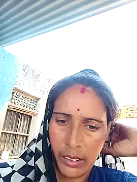Snapshot of Arti13A chatting on May 10, 9:47 am Arti13A online show from May 10, 9:47 am