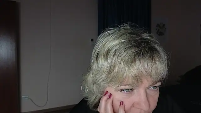 Snapshot of Rosette_Pricky chatting on November 15, 2:35 pm Rosette Pricky online show from November 15, 2:35 pm