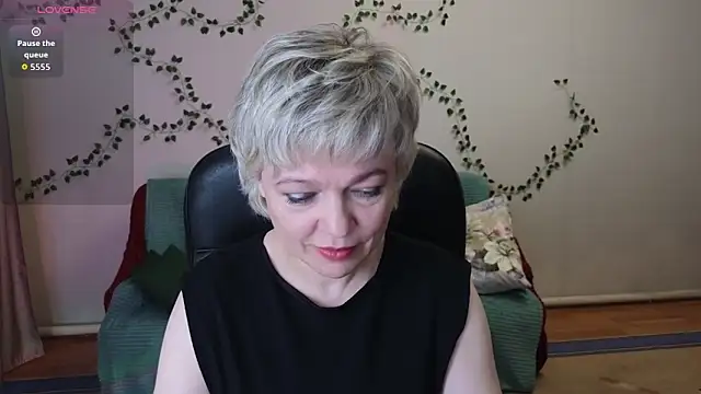 Snapshot of Rosette_Pricky chatting on April 4, 3:53 pm Rosette Pricky online show from April 4, 3:53 pm