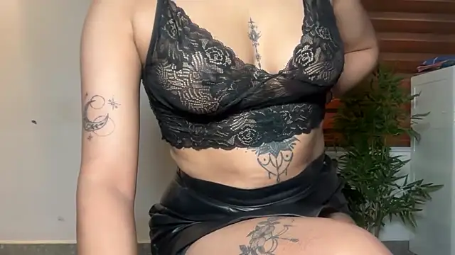 Snapshot of LucytheDevilQueen chatting on May 28, 2:53 am LucytheDevilQueen online show from May 28, 2:53 am
