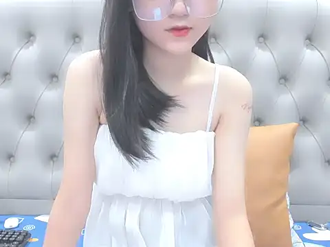 Snapshot of _ly__ chatting on October 1, 3:18 pm  ly   online show from October 1, 3:18 pm