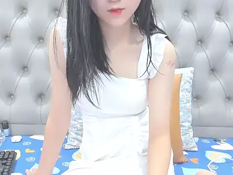 Snapshot of _ly__ chatting on October 2, 3:30 pm  ly   online show from October 2, 3:30 pm