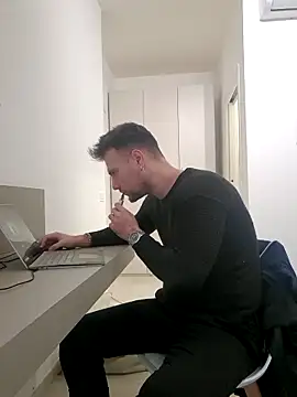 mrlyuis online show from December 18, 3:18 pm