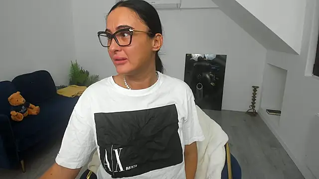 Helen Sinn online show from September 11, 4:12 am