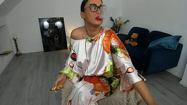 Helen Sinn online show from September 20, 4:02 am