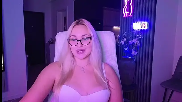 Snapshot of adrelaxina chatting on October 31, 9:27 pm adrelaxina online show from October 31, 9:27 pm