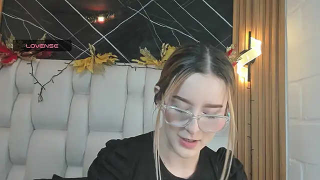 kristal joi dl online show from December 15, 1:04 pm