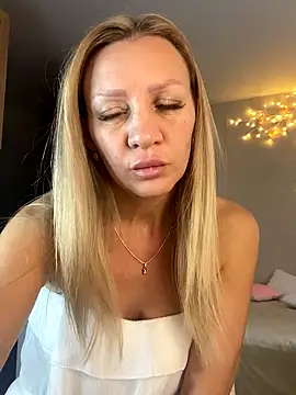 Snapshot of Bellissa_ chatting on October 10, 8:35 am Bellissa  online show from October 10, 8:35 am