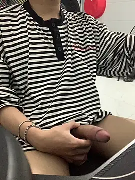 Nguyen07 x11 online show from July 31, 3:22 pm