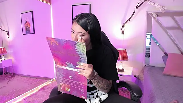 Snapshot of emy_williams chatting on March 18, 7:28 pm emy williams online show from March 18, 7:28 pm