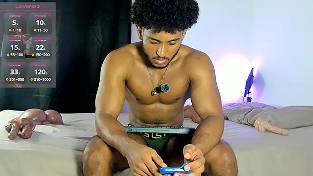 Snapshot of zarek_lux chatting on October 30, 12:28 pm zarek lux online show from October 30, 12:28 pm