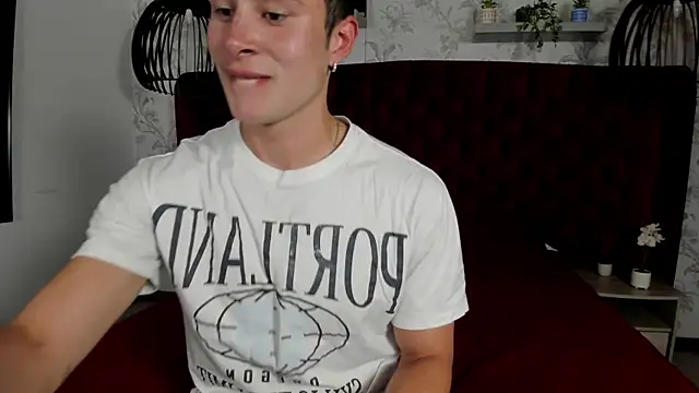 AustinJones  online show from July 7, 7:29 pm