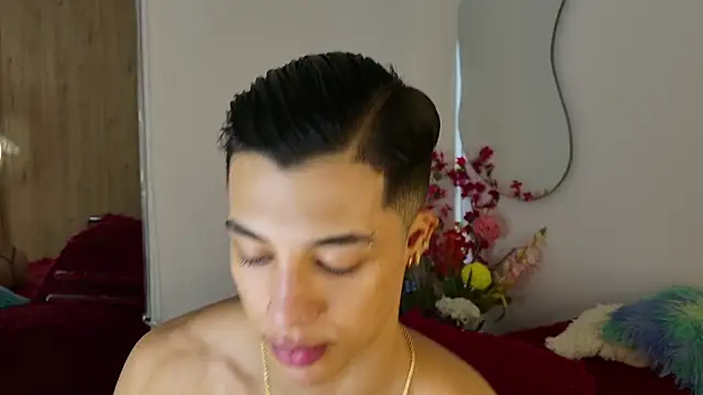 Snapshot of Troye_Williams chatting on March 17, 11:35 am Troye Williams online show from March 17, 11:35 am